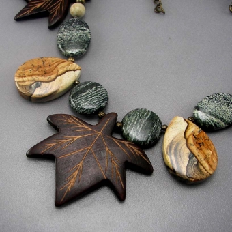 Интернет магазин авторских украшений из натуральных камней СПб. Бусы из скарна, дерева и яшмы.