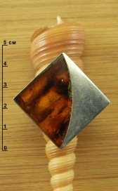 Кольцо с янтарем п03001-0120-175
