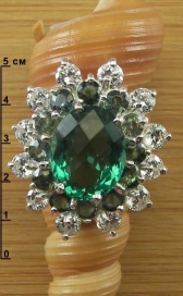 Кольцо с зеленым апатитом, сапфирами и тсаворитом п011760-0092-187