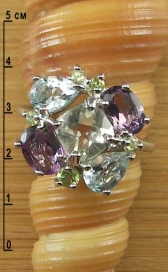 Кольцо с аметистом, голубым топазом и хризолитом п05201-0047-180