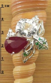 Кольцо с рубином, белым сапфиром и тсаворитом п01303-0084-173