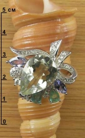 Кольцо с зеленым аметистом, танзанитом и изумрудом п01616-0055-185